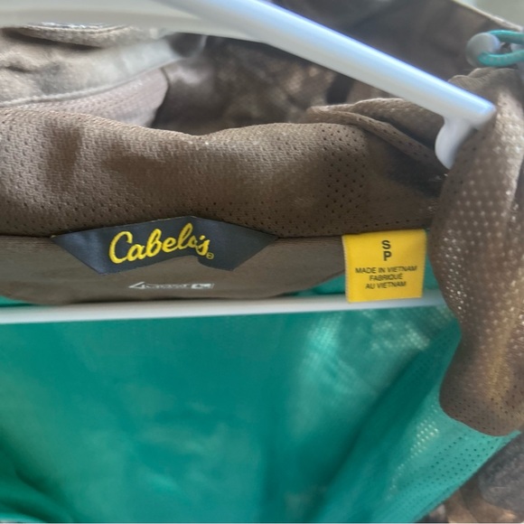 Cabelas women’s camo wind breaker - Picture 4 of 4